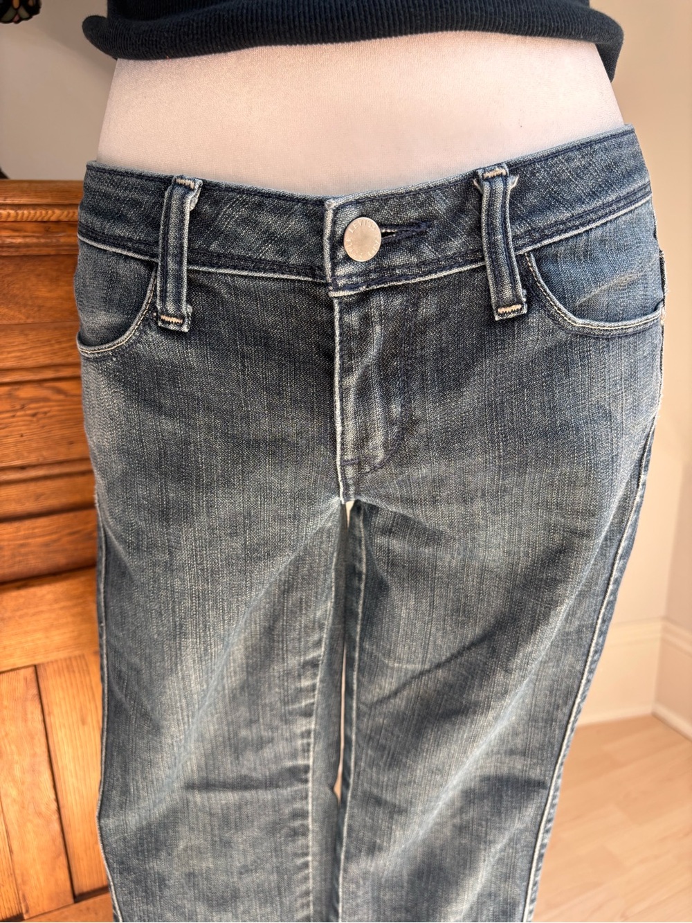 Levi’s Lady Style Heart Pocket Jeans 💌 - Picture 3 of 8
